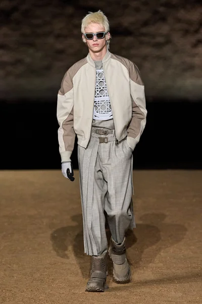 Look 24